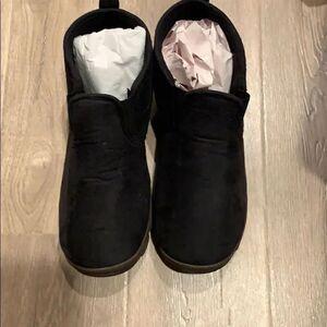 🎉1 hr sale 🎉Isotoner black  shoes